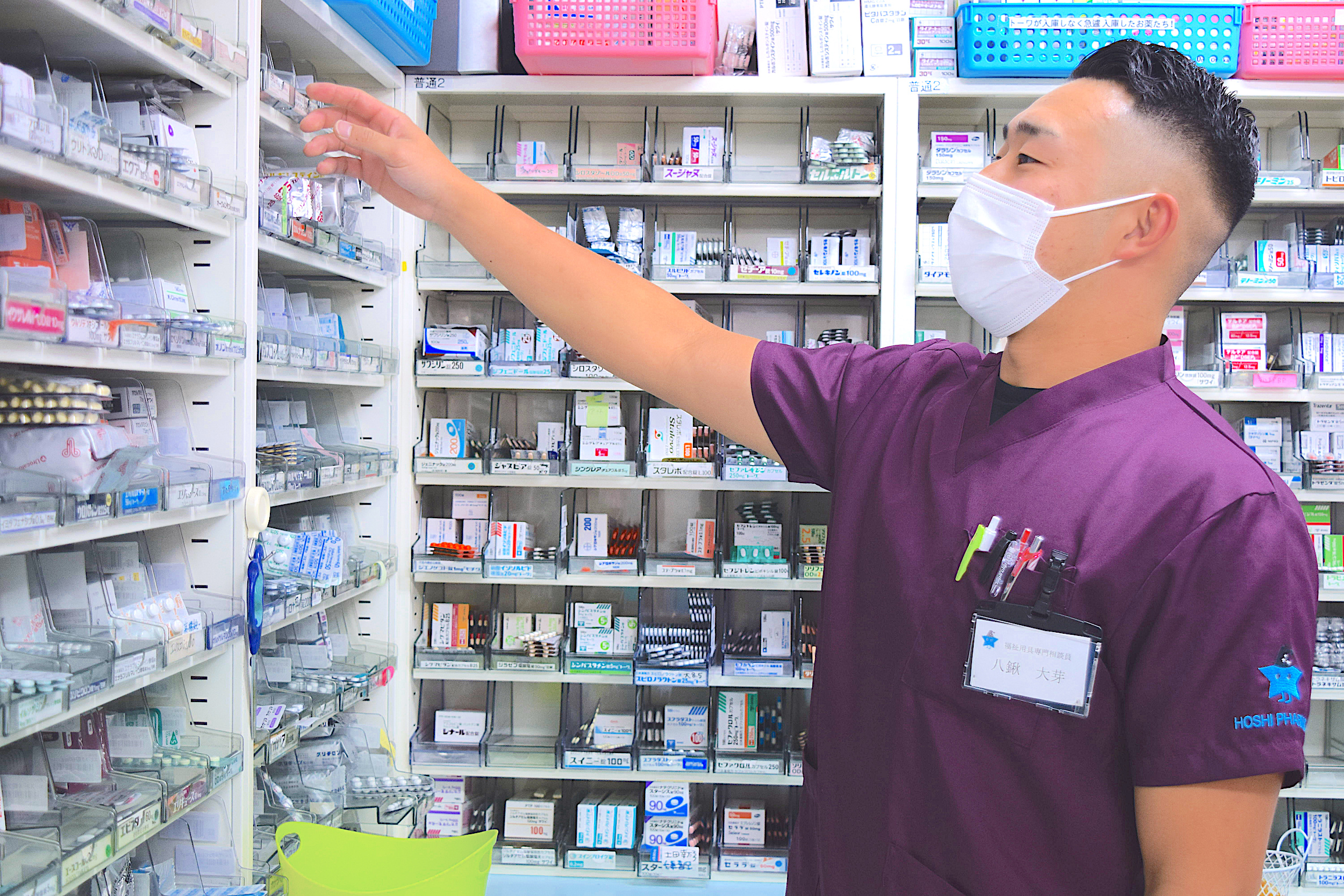 薬剤師接客風景写真