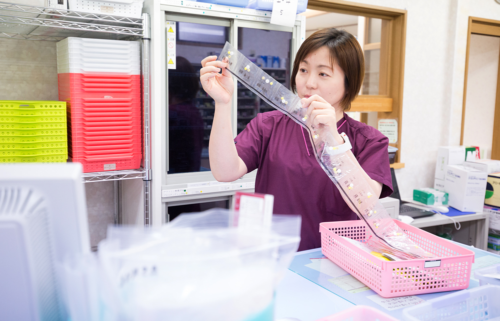 薬剤師調剤風景写真